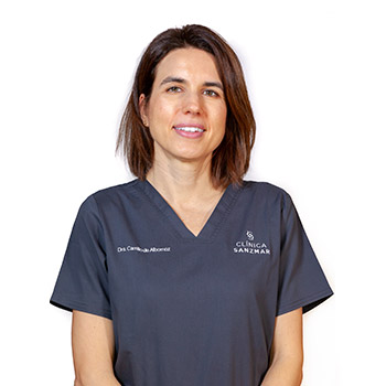 Ana Carrillo de Albornoz - Especialista en Periodoncia e Implantes en Clínica Sanzmar