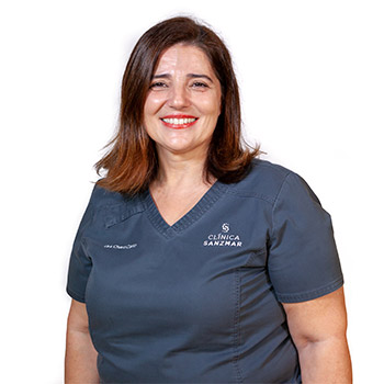Charo Curto - Especialista en Odontología Estética y Restauradora en Clínica Sanzmar