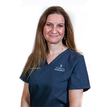 Elia Ramos - Especialista en Cirugía Oral en Clínica Sanzmar