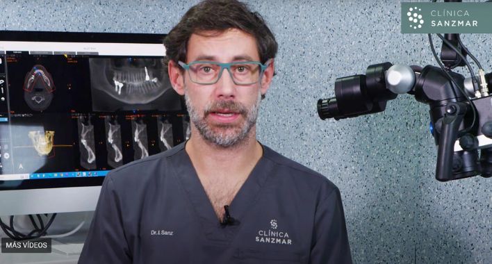 Ignacio Sanz explicando como se realiza un implante dentaal